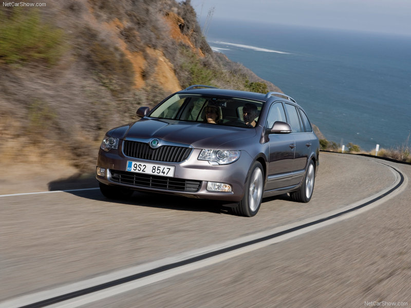 Skoda-Superb_Combi_2010_800x600_wallpaper_03.jpg