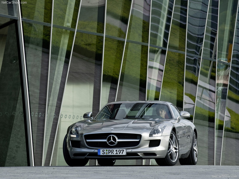 Mercedes-Benz-SLS_AMG_2011_800x600_wallpaper_0d.jpg