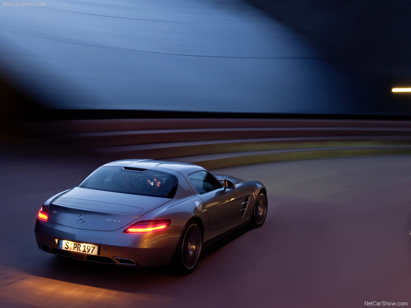 Mercedes-Benz-SLS_AMG_2011_800x600_wallpaper_55.jpg